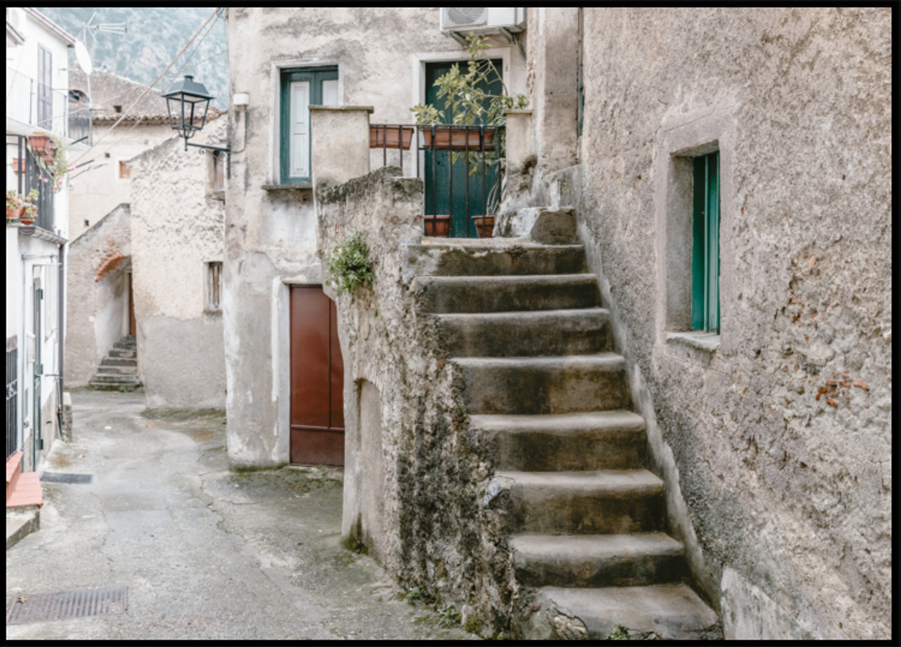Charmanter italienischer Dorfweg