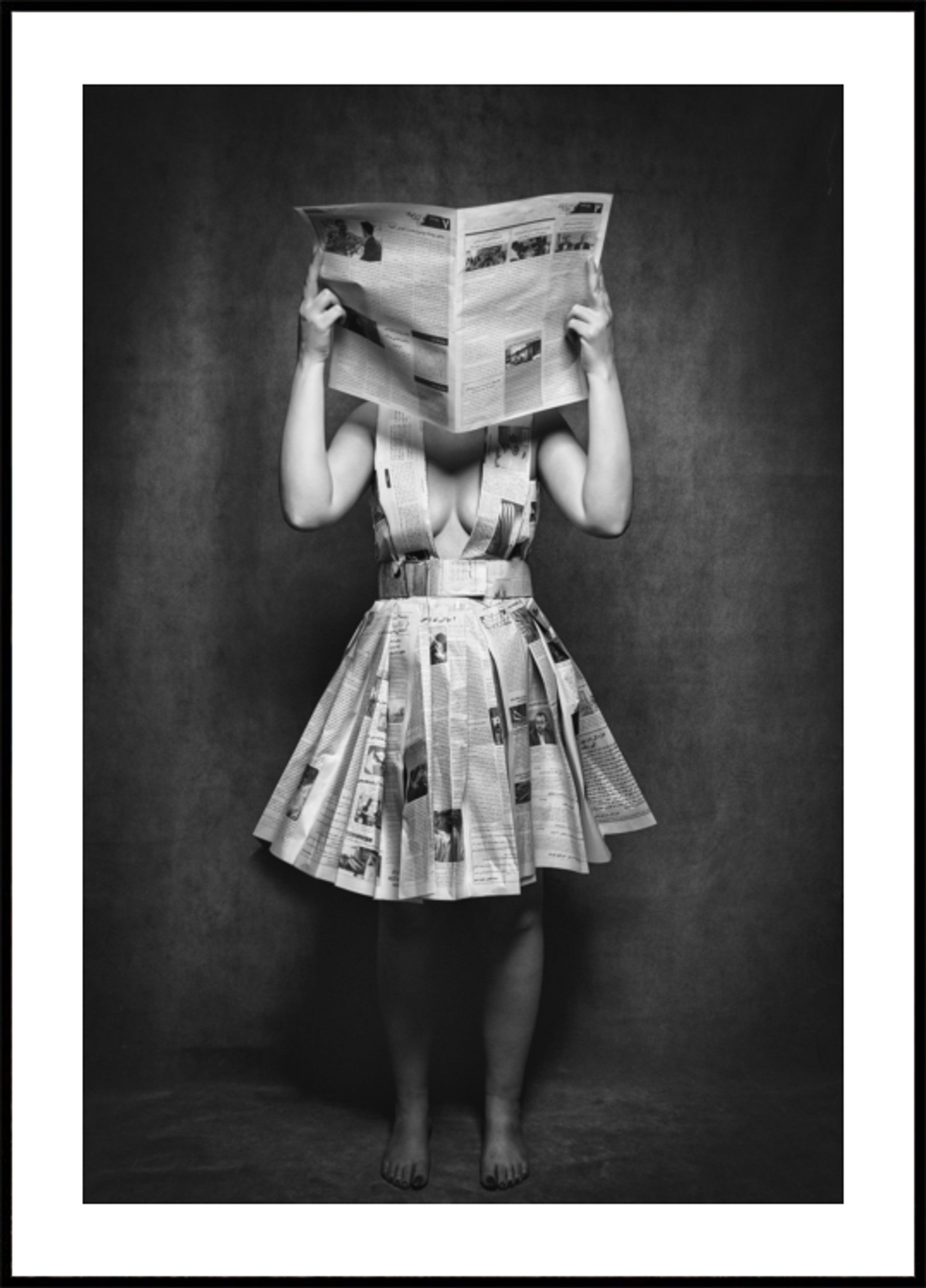 Zeitungskleid Frau