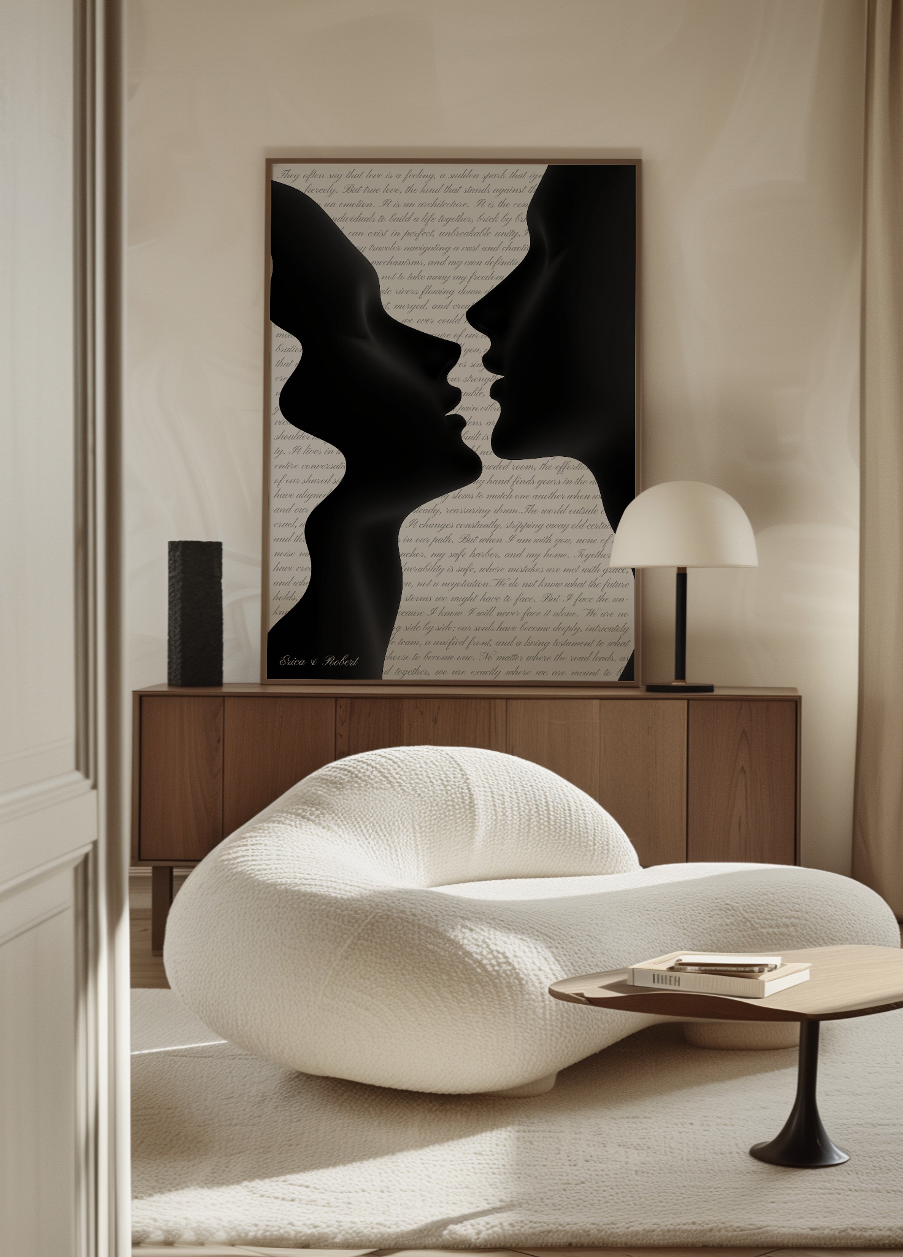Romantische Silhouette in enger Umarmung mit sanftem Text