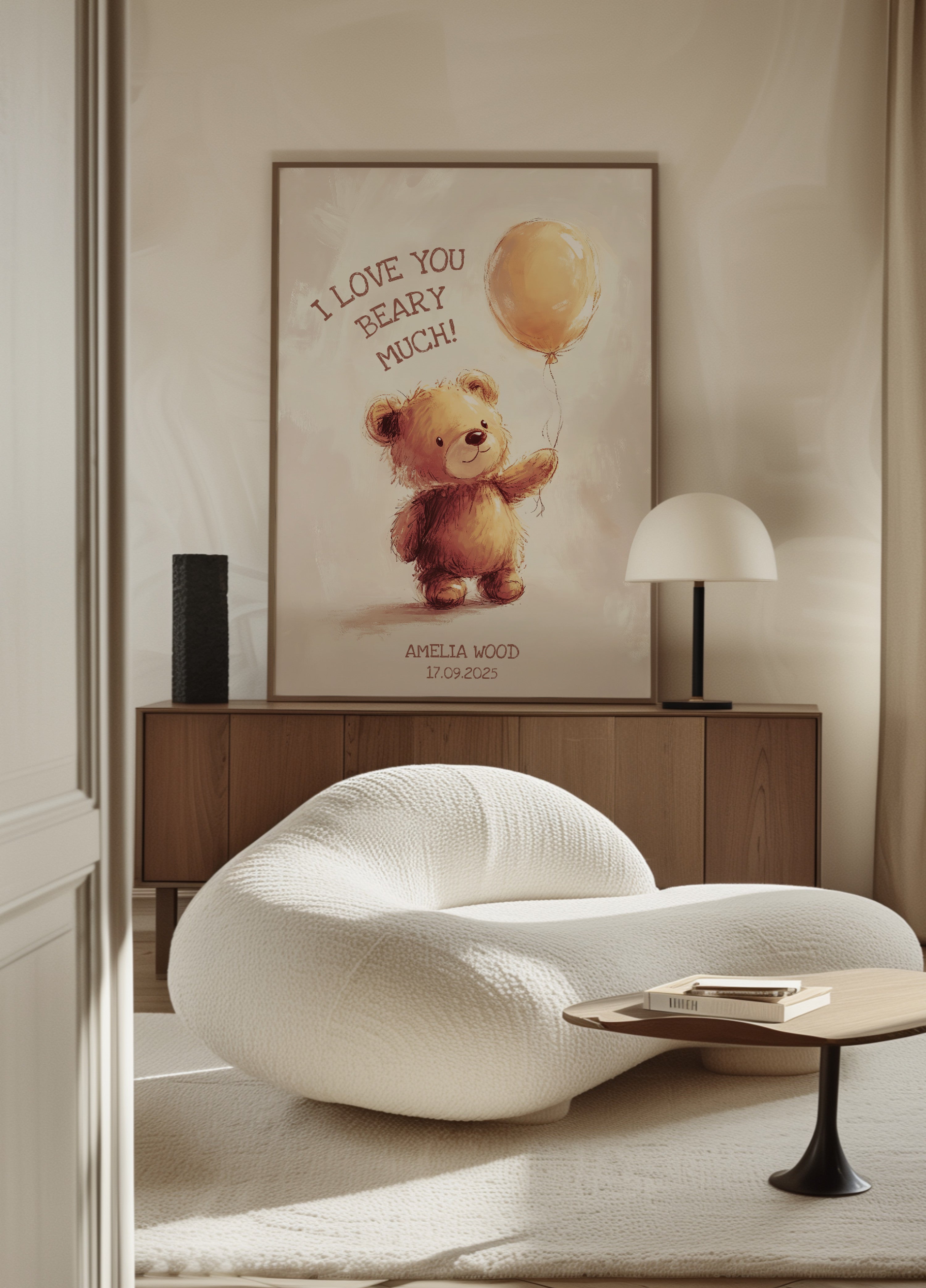 Unpersönlicher Teddybär mit Luftballon und Liebesbotschaft