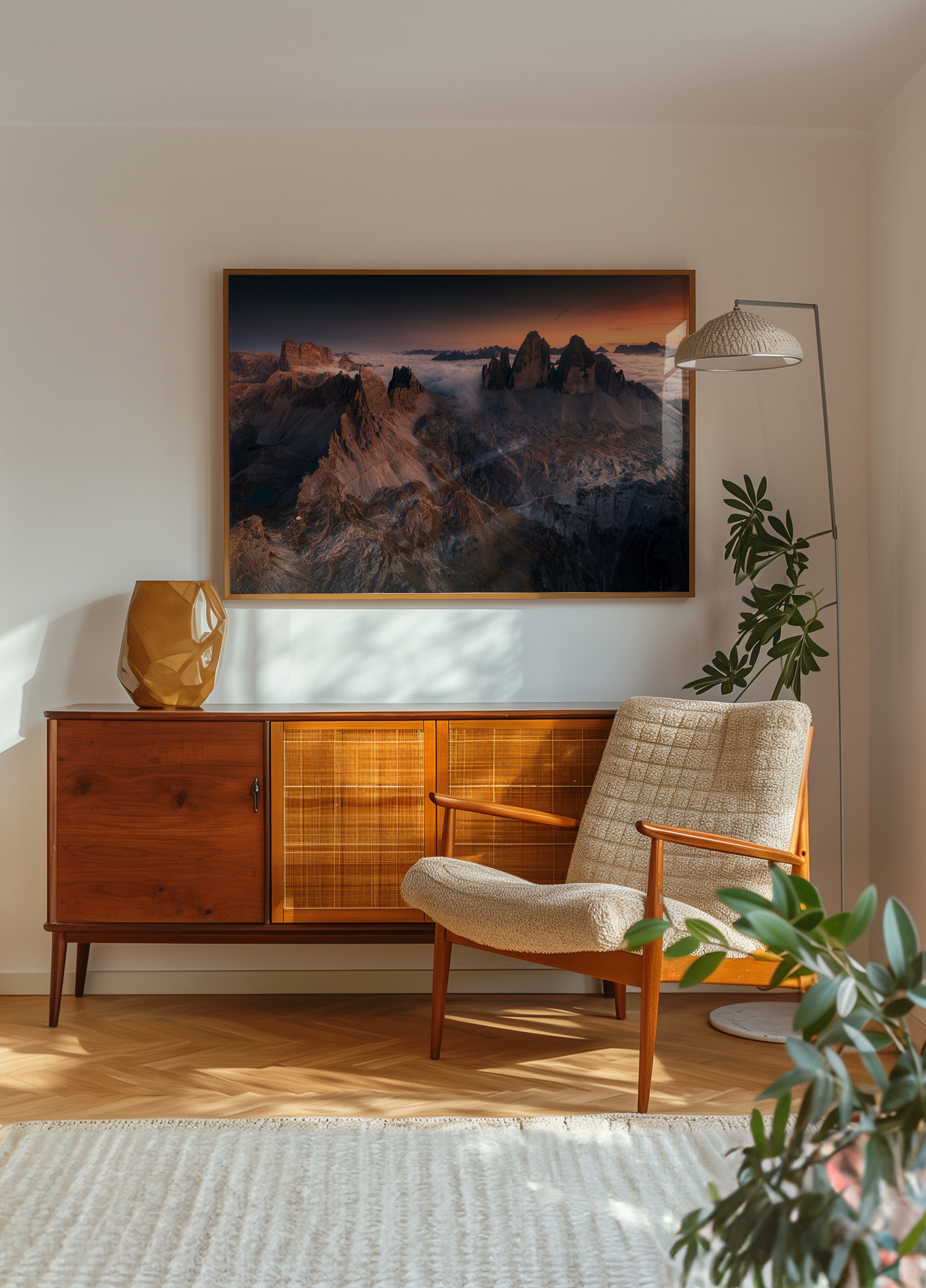 Majestätische Gipfel über Wolken