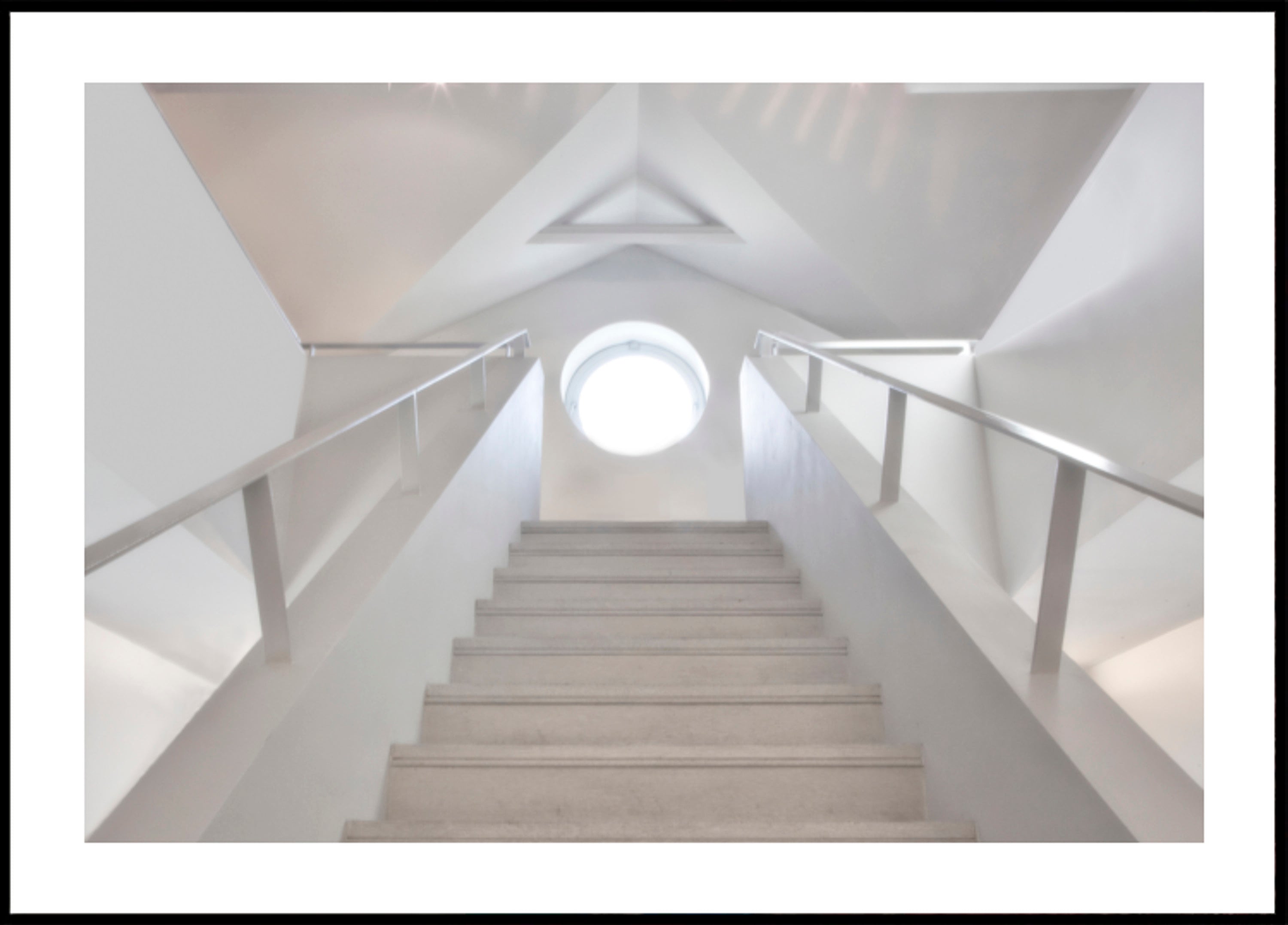 Geometrischer weißer Aufstieg
