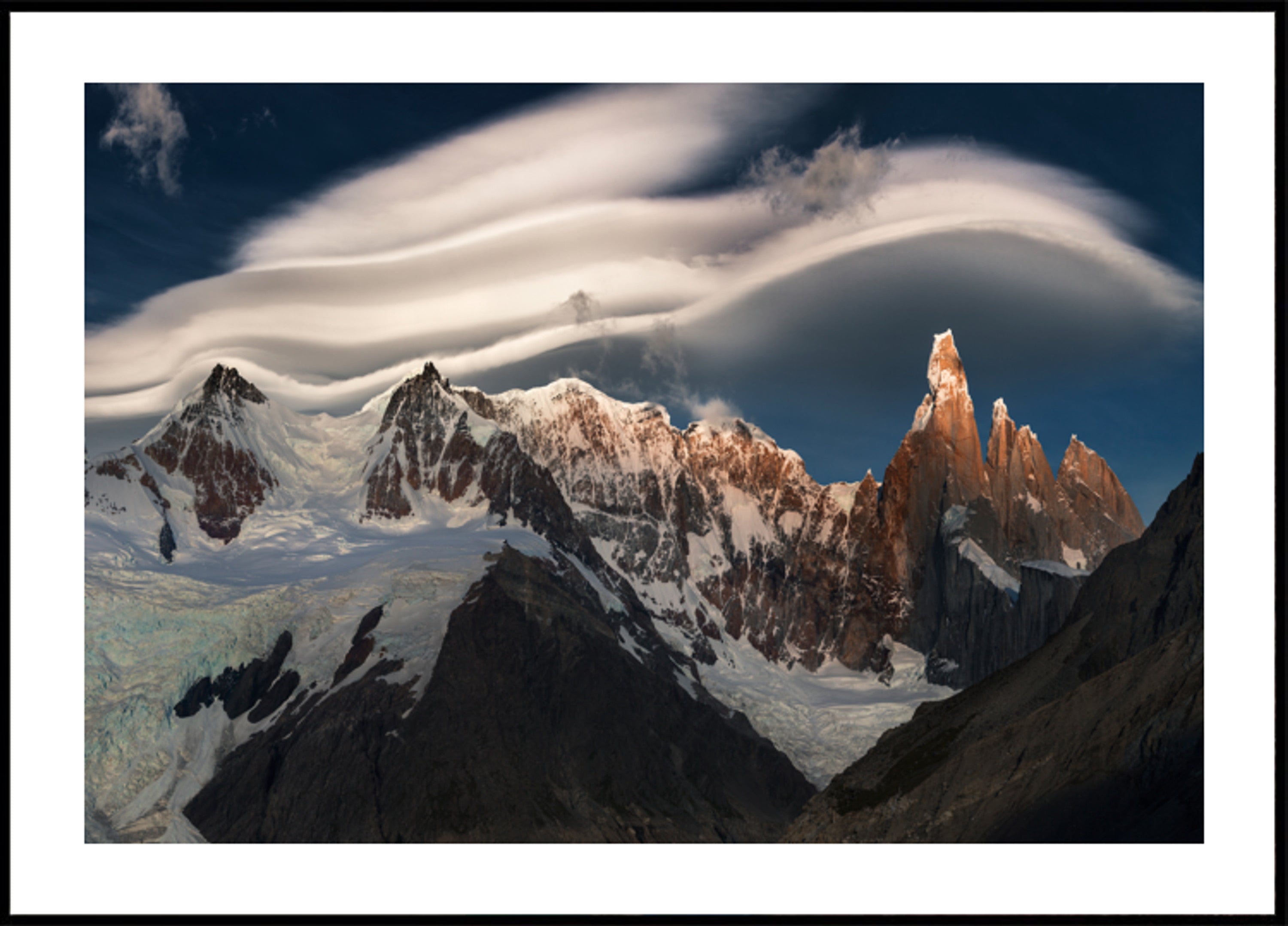 Linsenförmige Wolke der Golden Peaks