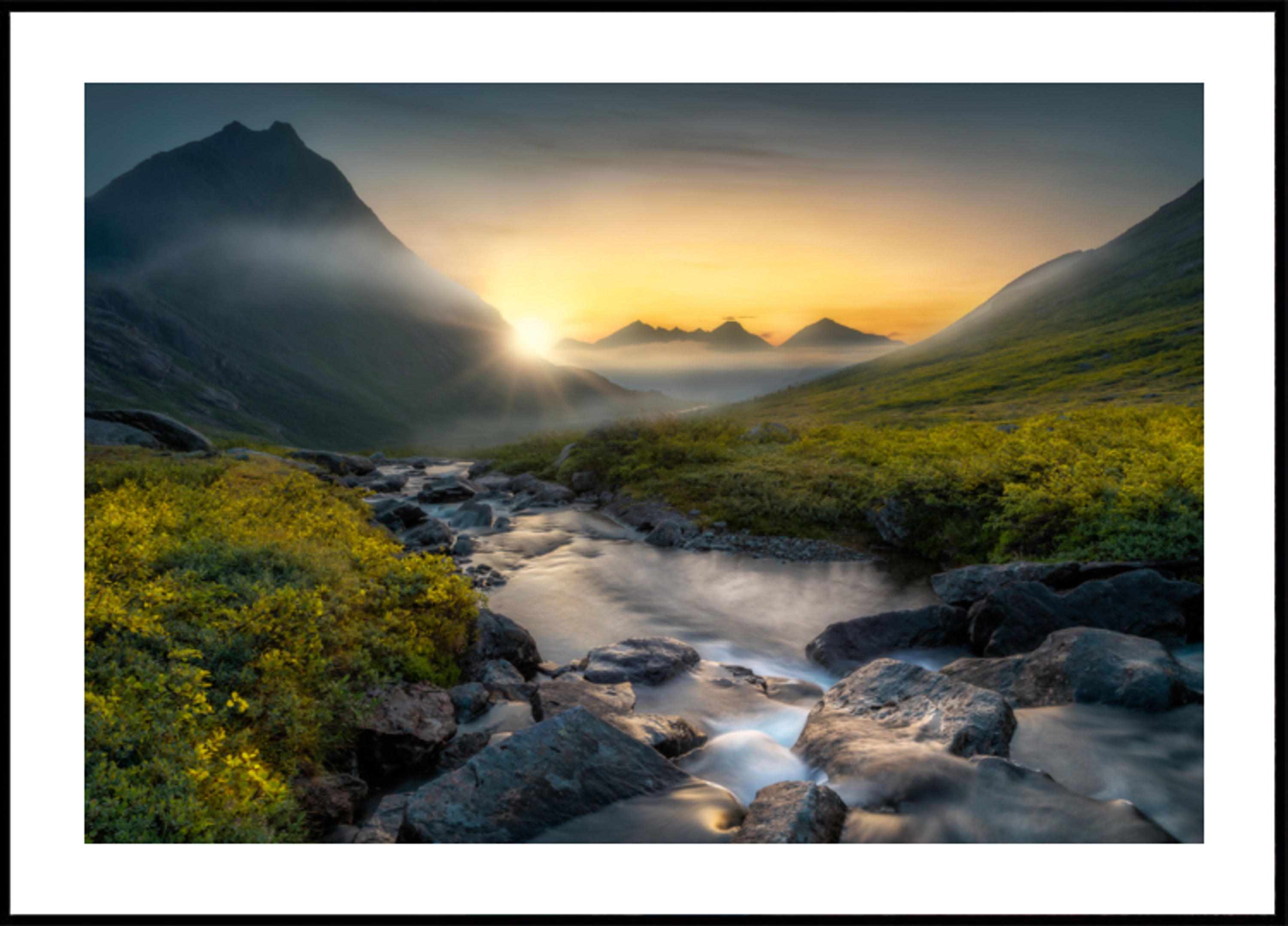 Goldener Gebirgsbach