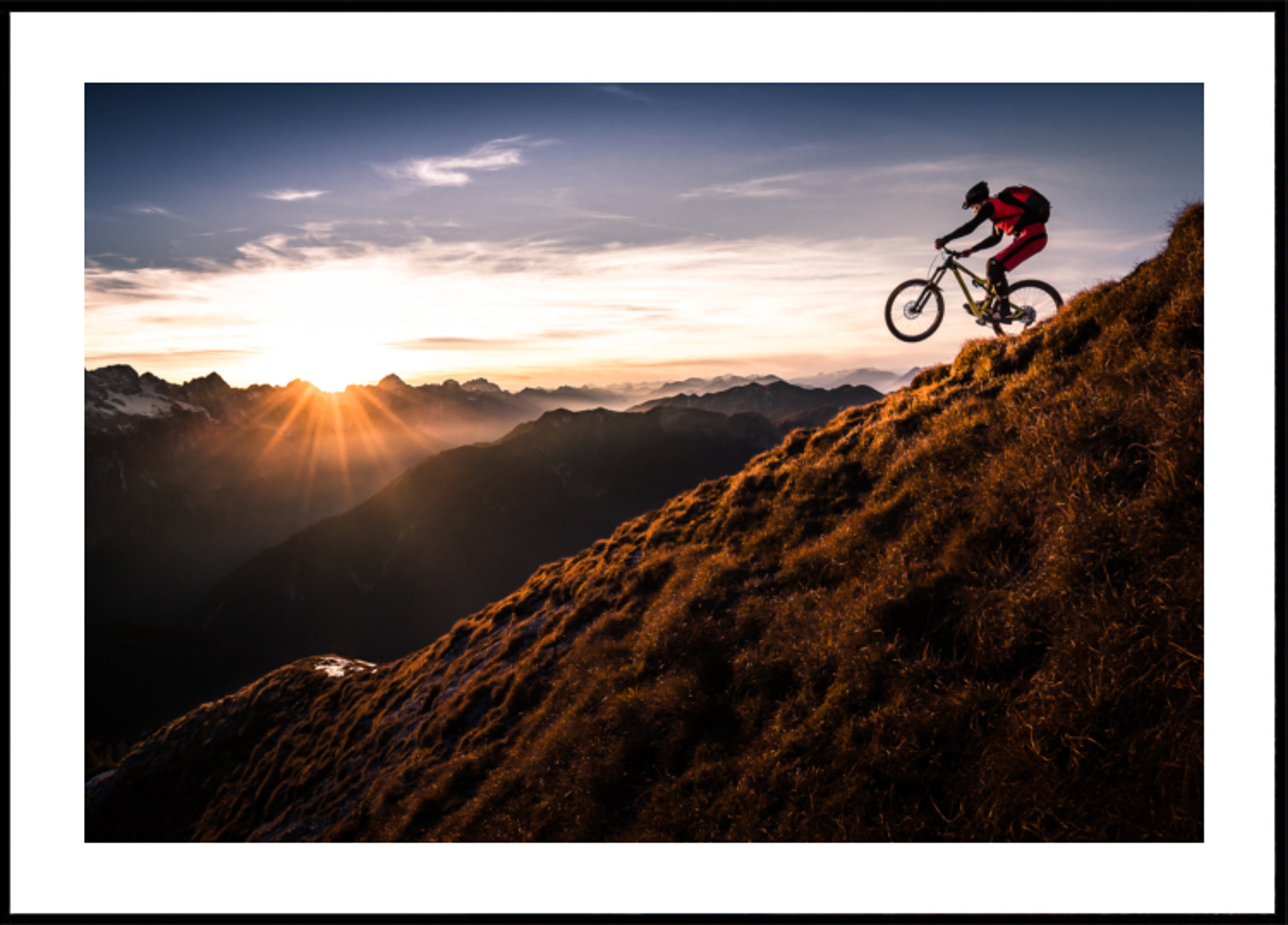 Mountainbike-Abenteuer bei Sonnenuntergang