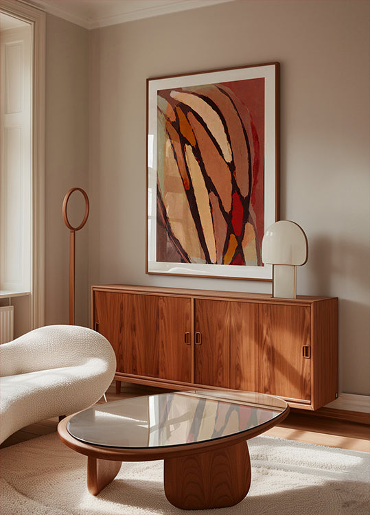 ein modernes Wohnzimmer mit einem großen abstrakten Gemälde an der Wand, einem Holzschrank, einem weißen Sofa und einem Couchtisch mit Glasplatte.