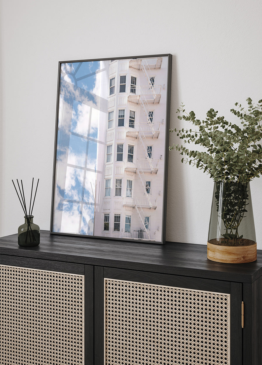 Weißes Gebäudeplakat - Posterbox.dk