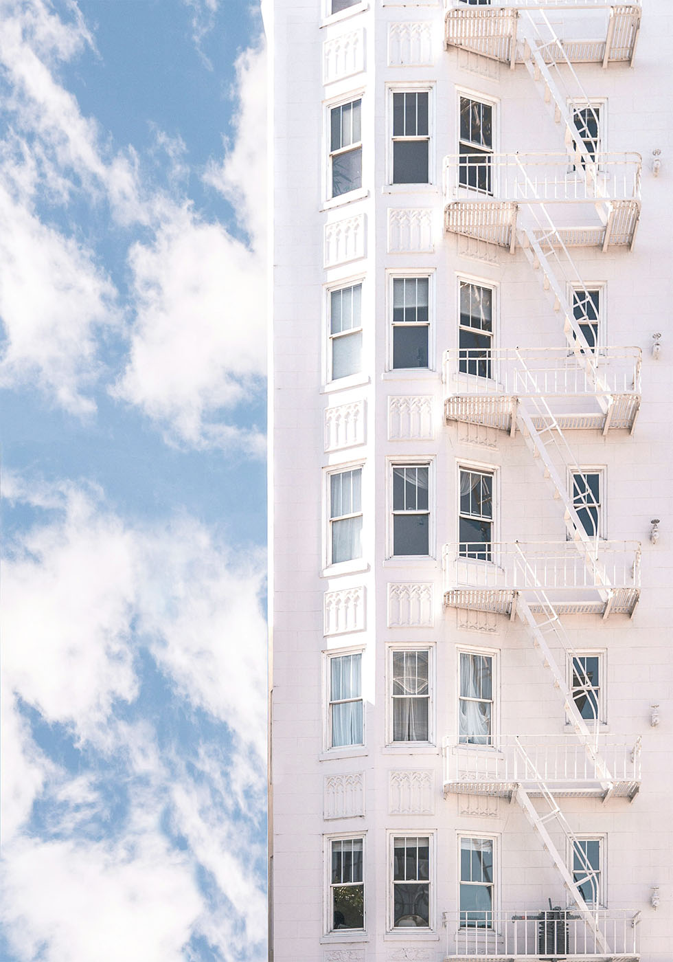 Weißes Gebäudeplakat - Posterbox.dk